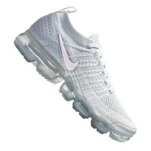 Nike Vapor Max Flyknit in pure platinum/arctic pink